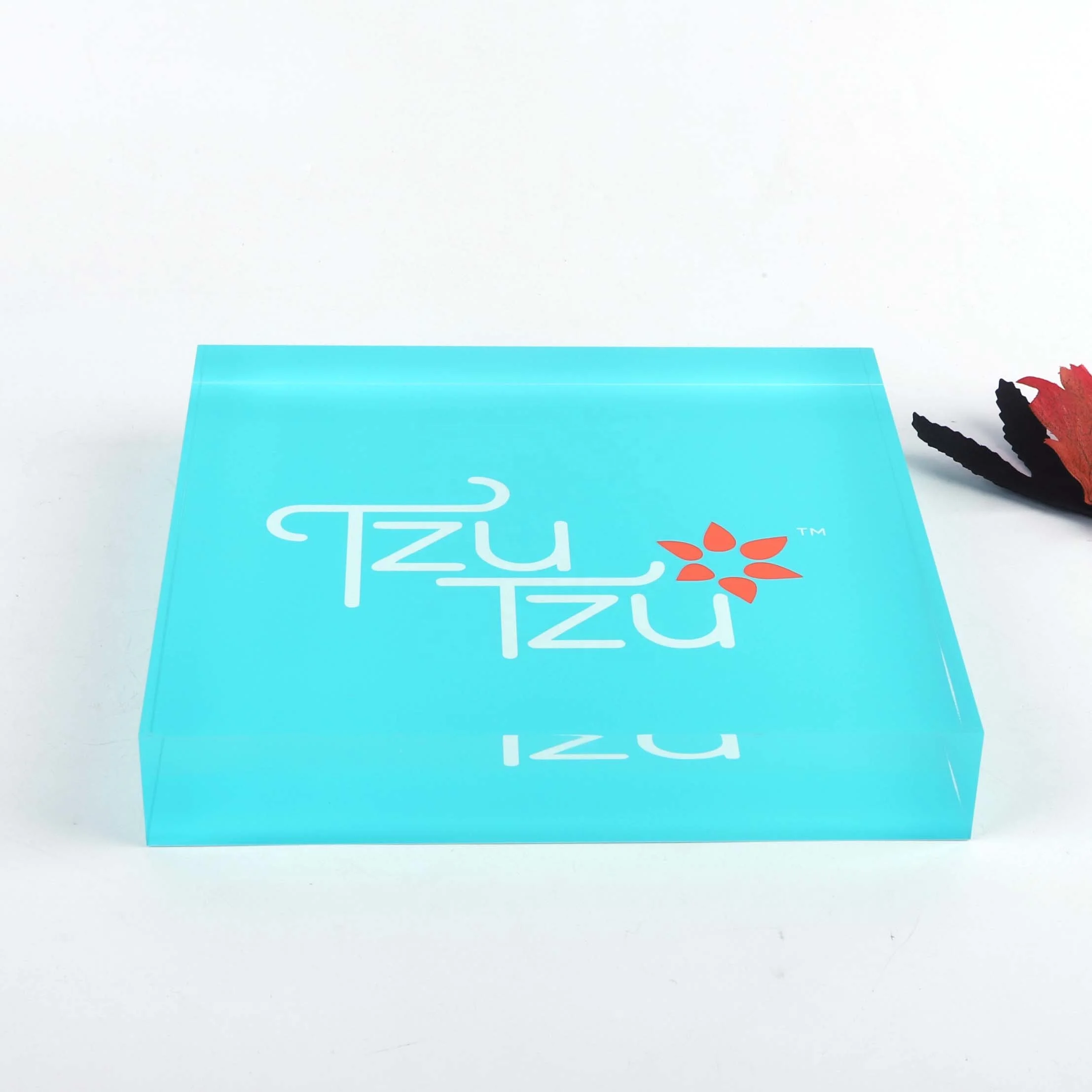 Custom-hight-quality-desktop-square-acrylic-complimentary