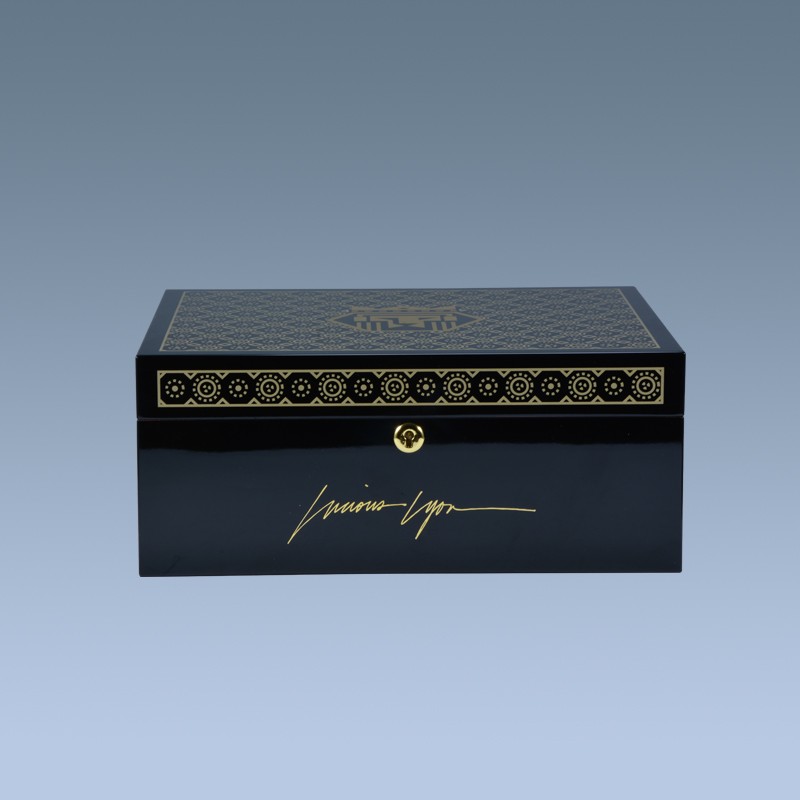 Luxury Antique Black Lacquer Finish Cigar Humidor / Box With Custom Logo 3