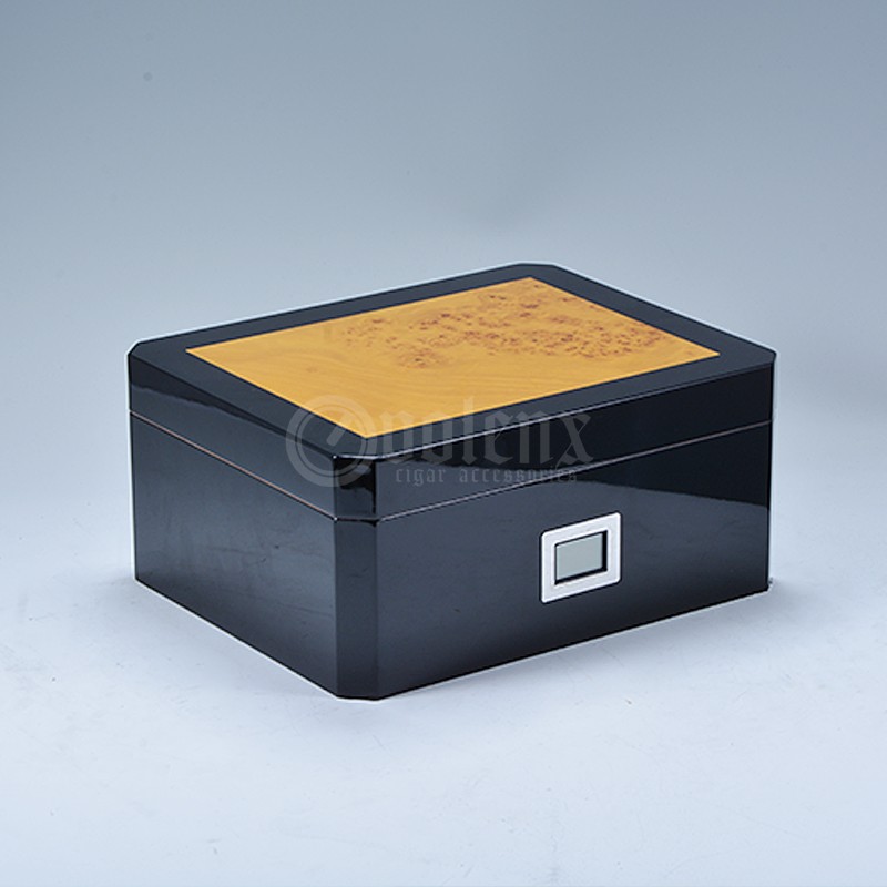 Black Lacquer Finished Custom Wooden Cigar Humidor 3