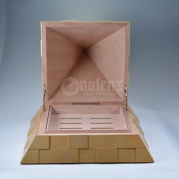 Custom Unique Wooden Golden Cigar Humidor Box 3