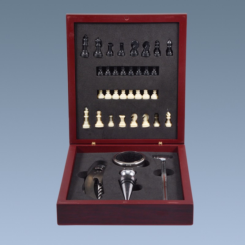 2019 Custom wine accessories chess opener wooden wine gifts set 3