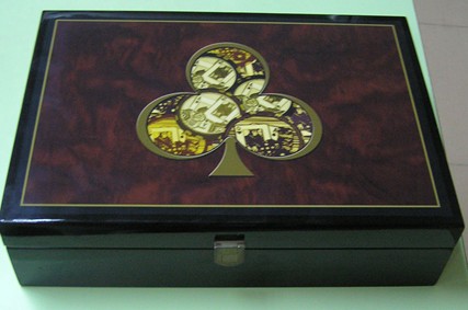 Clear wooden poker chip box for playing cards 10
