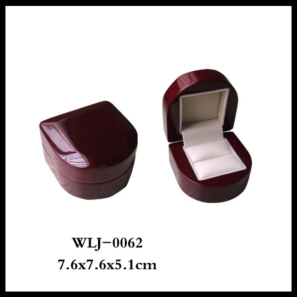 Custom Wooden Single High Glossy Display Ring Jewelry Box