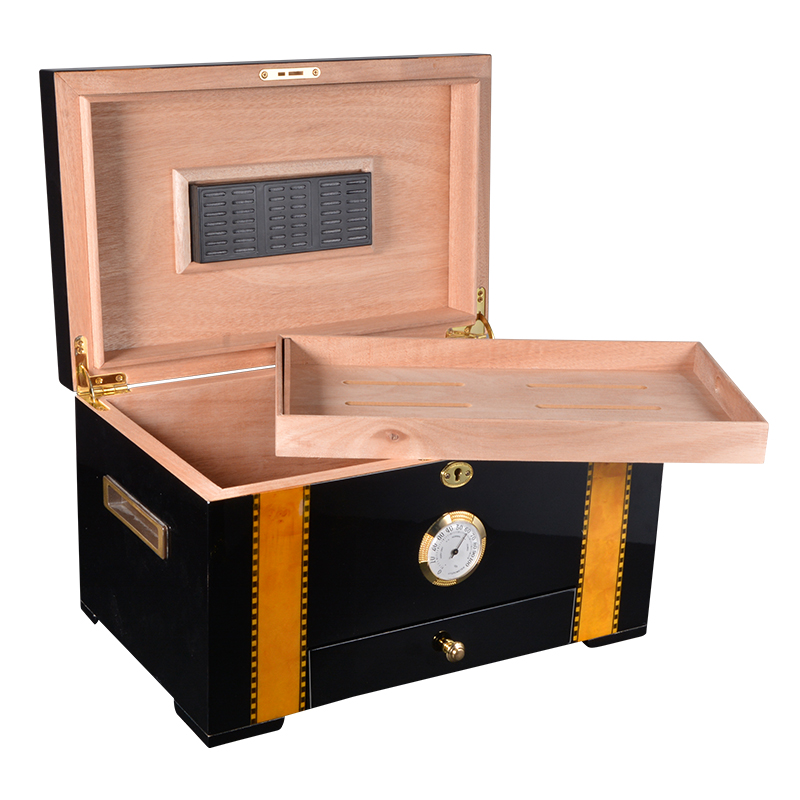 Cigar humidor with lid lock WLH-0089 Details 6
