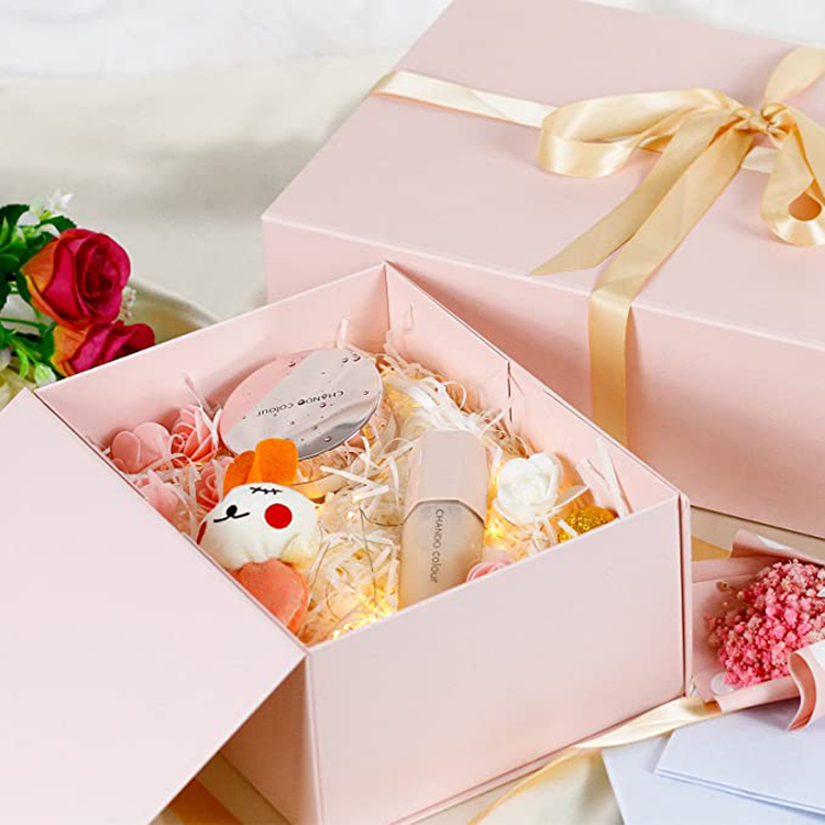gift_box_with_ribbon.jpg