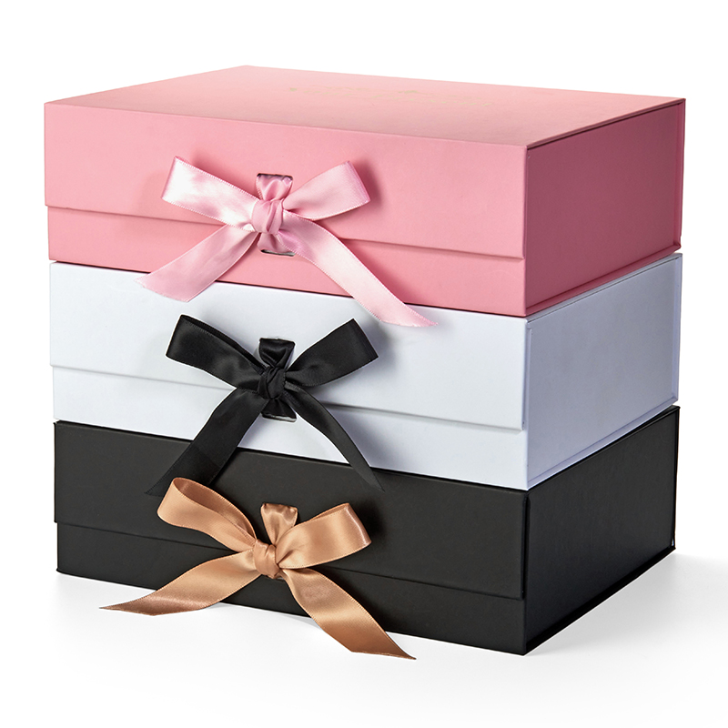 magnetic gift box with ribbon.jpg